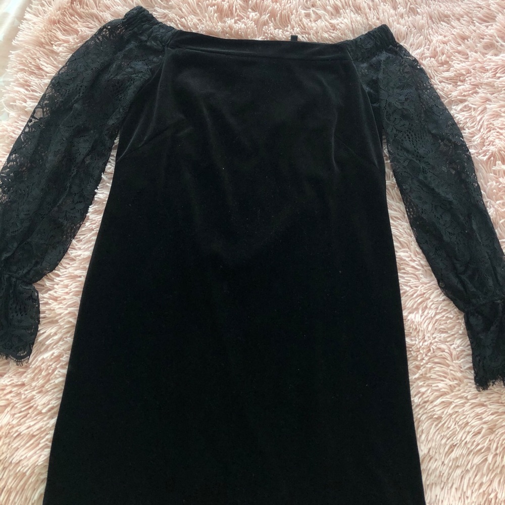 BlackVelvet/Lace Off-Shoulder Dress